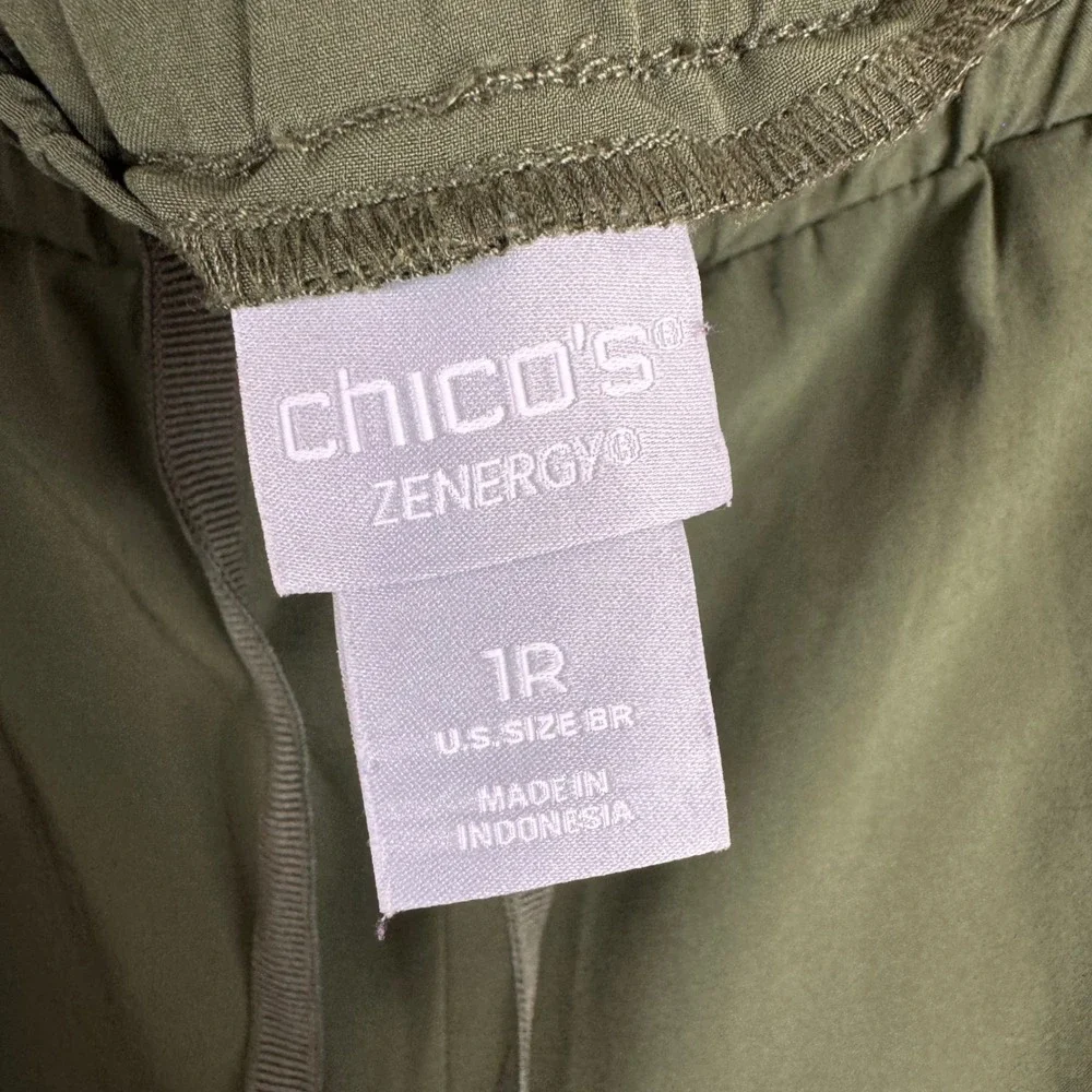 Chicos Zenergy Womens Olive Green Cargo Joggers Size 1 Medium 5 Zip Pockets